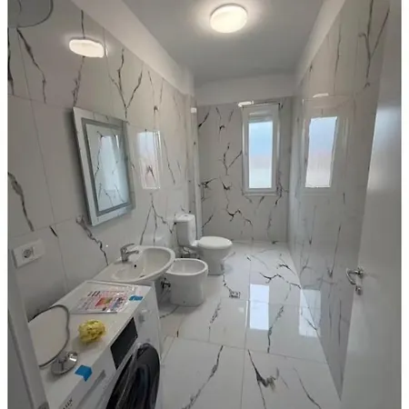 Apartament Luxury Near Airport Kamez